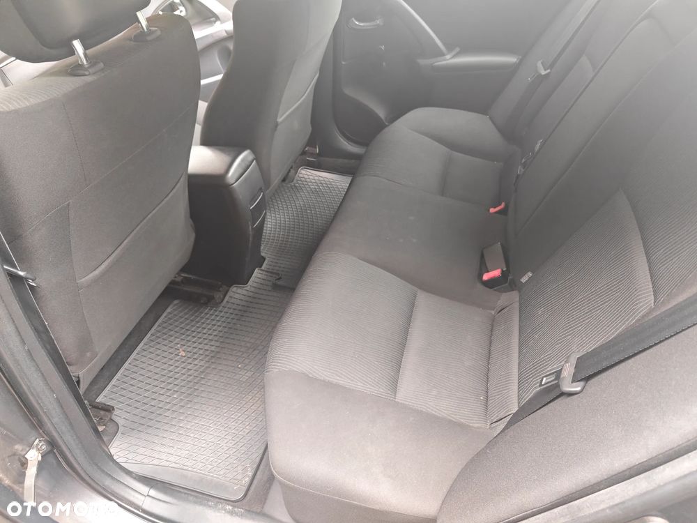 Toyota Avensis 1.6 Luna - 18