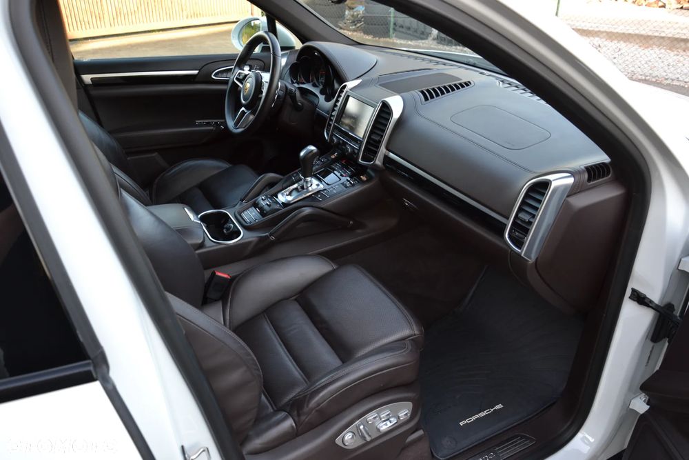 Porsche Cayenne Diesel Platinum Edition - 30