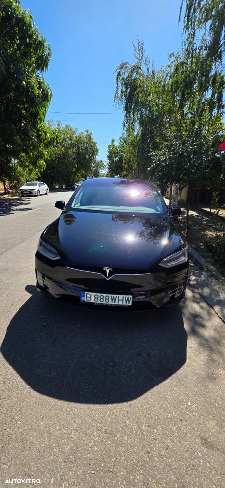 Tesla Model X - 1