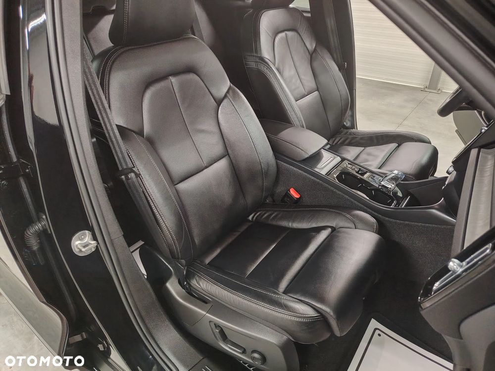 Volvo XC 40 B3 Plus Dark - 31