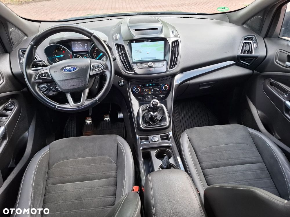 Ford Kuga 2.0 TDCi 4x4 ST-Line - 29