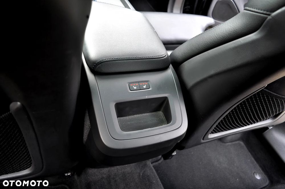 Volvo XC 60 B4 B Plus Dark - 35