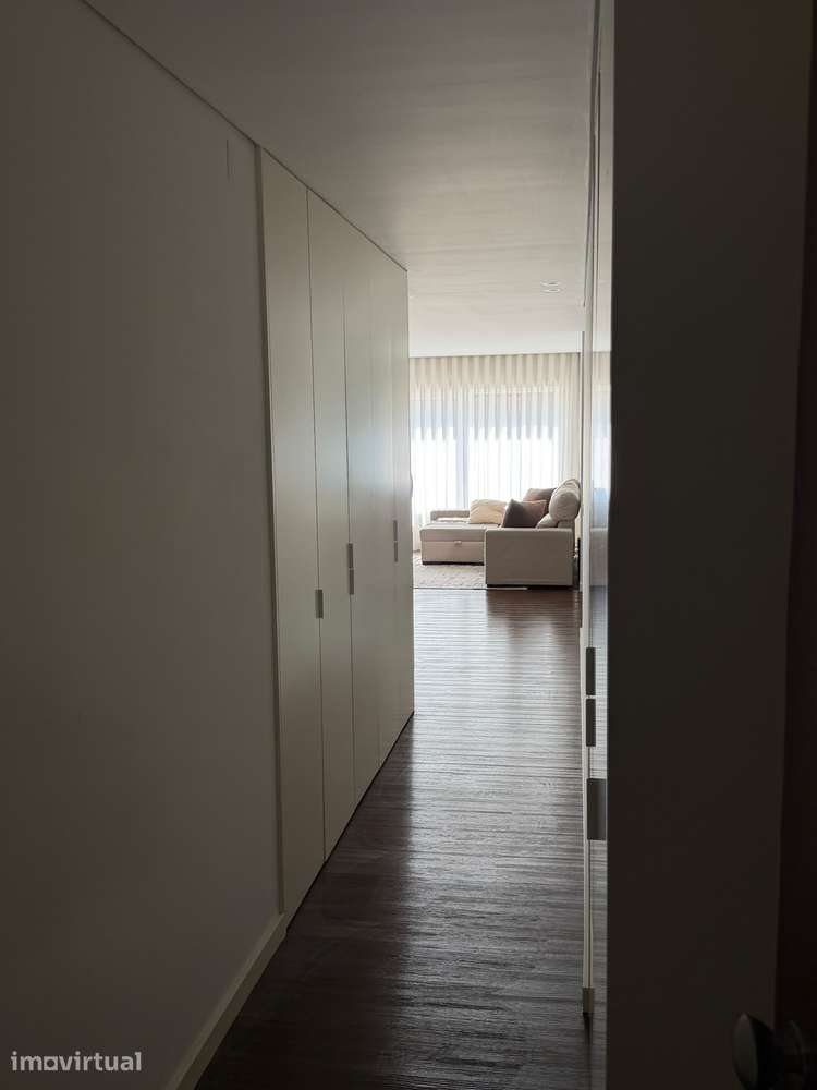 T2 pronto a habitar com garagem e ar condicionado - Grande imagem: 2/16
