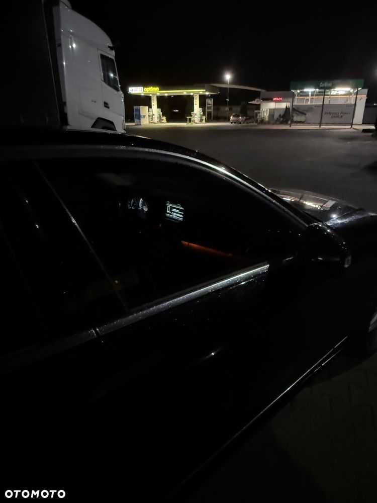 Mercedes-Benz Klasa E 350 CDI 4-Matic BlueEff Avantgarde - 3