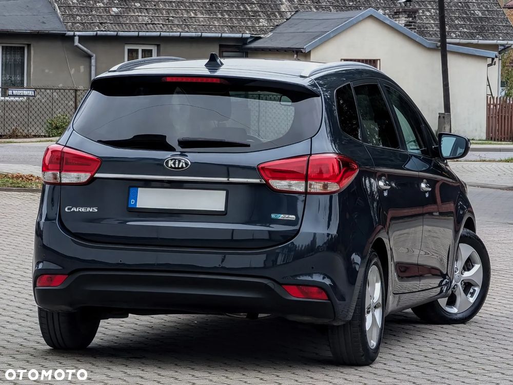 Kia Carens - 16