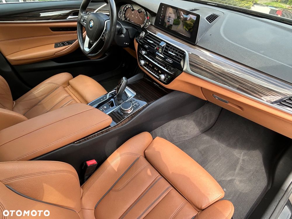 BMW Seria 5 540i xDrive Luxury Line sport - 35