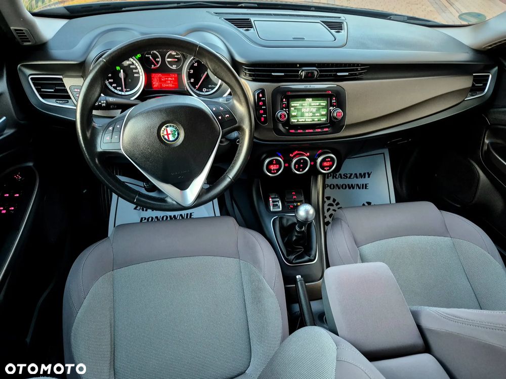 Alfa Romeo Giulietta 2015 photo 2