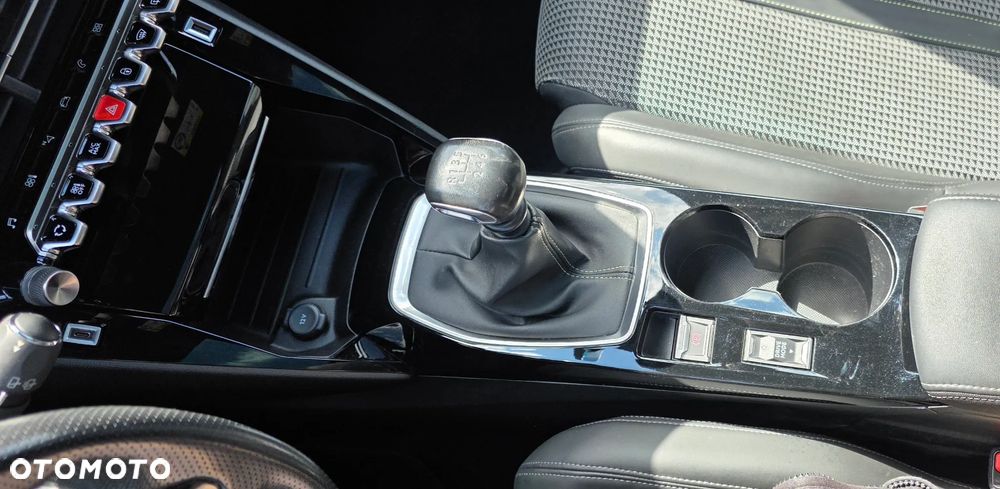 Peugeot 2008 1.5 BlueHDi GT S&S - 23