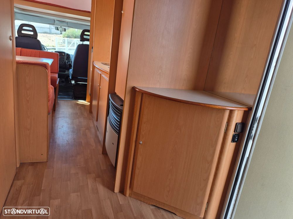Sky Capuchine FIAT DUCATO 2.8 JTD  - SKY - 7 LUGARES - 6 DORMIDAS - 7