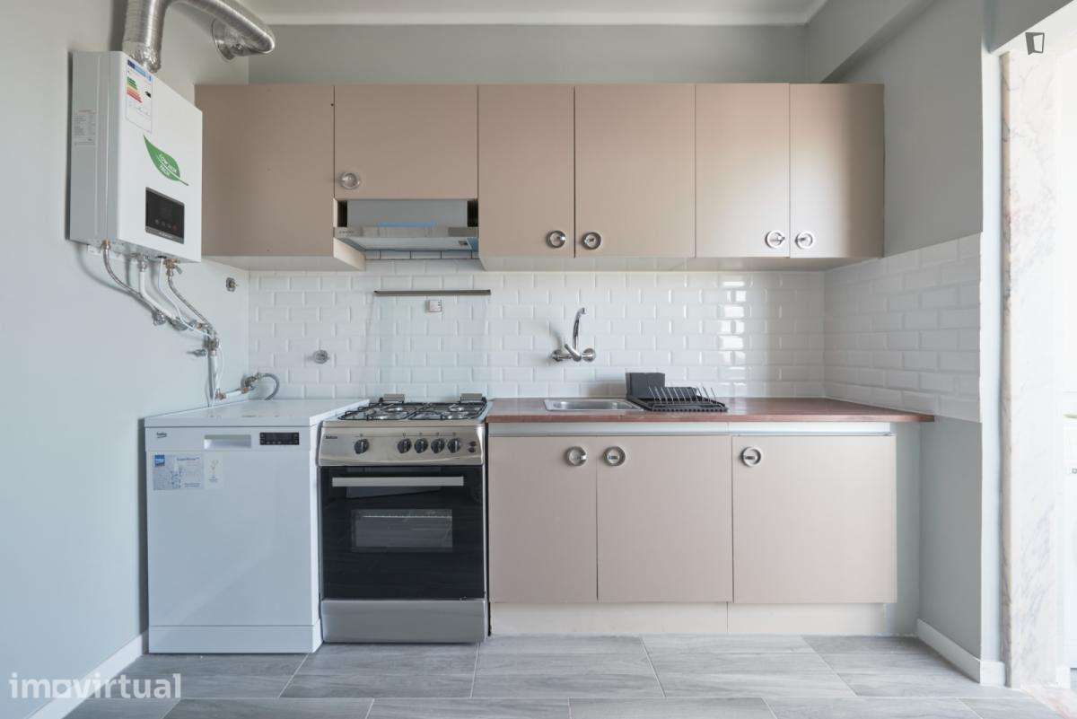 Quarto - localizado em Olaias Lisbon - Grande imagem: 3/27