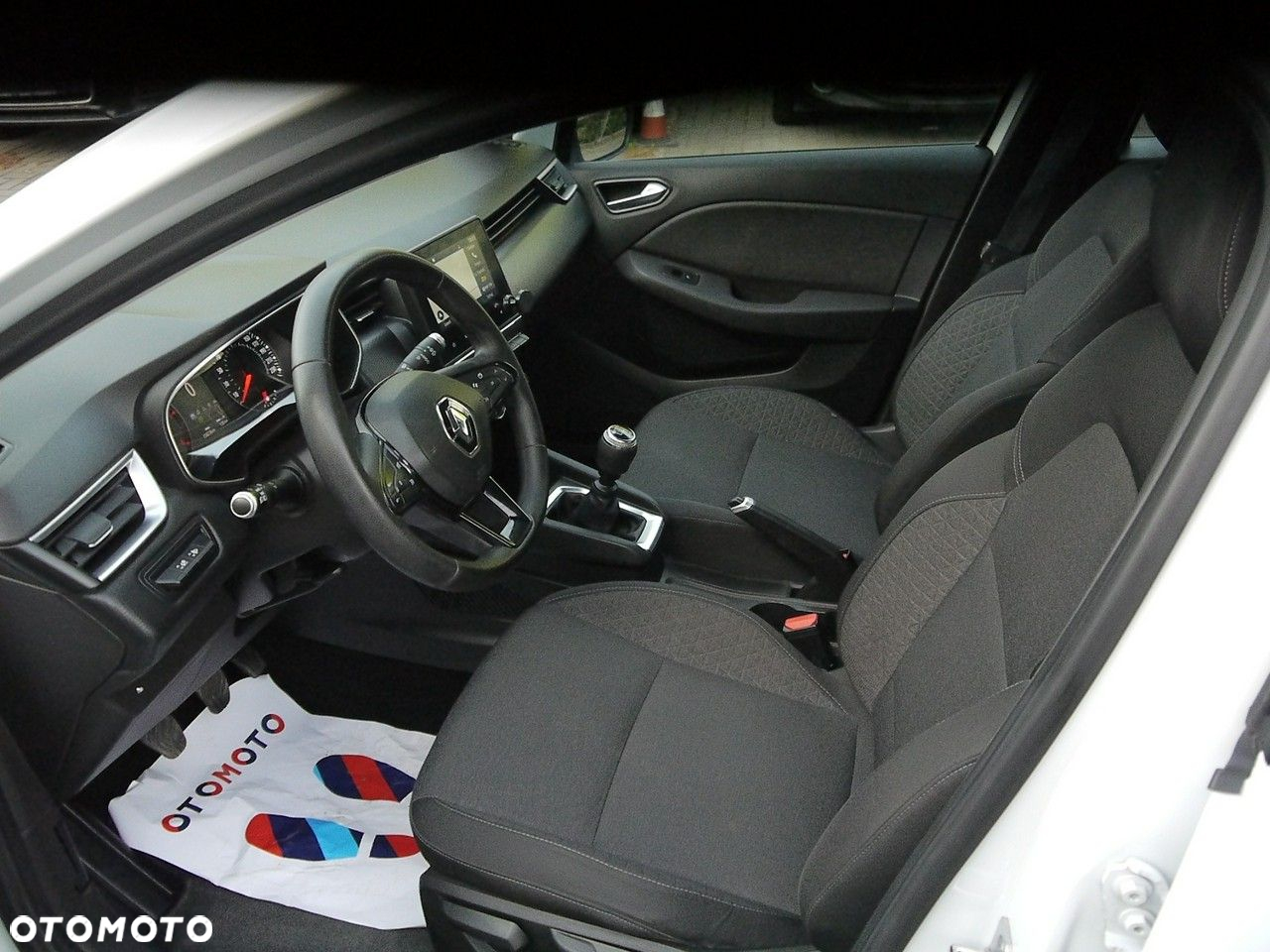 Renault Clio BLUE dCi 85 EXPERIENCE - 24