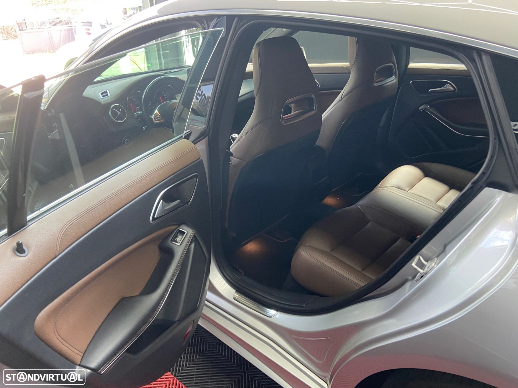 Mercedes-Benz CLA 180 d Shooting Brake AMG Line - 18