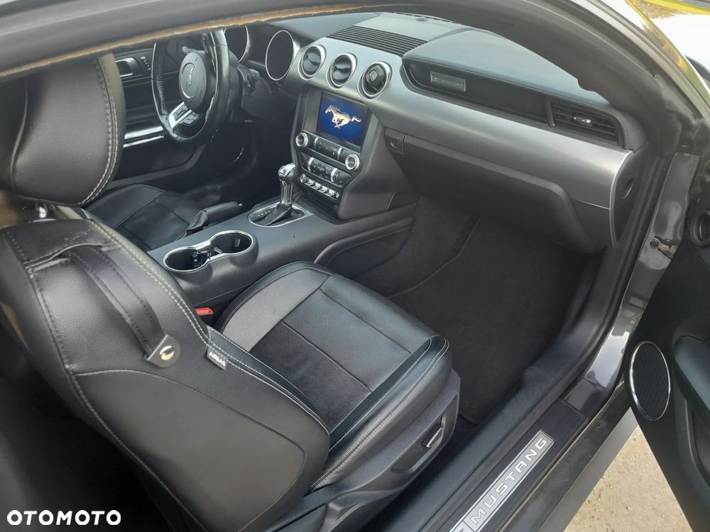 Ford Mustang - 8