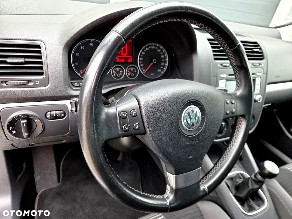 Volkswagen Golf - 24