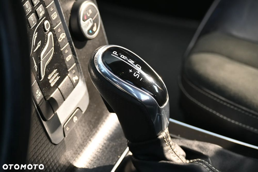 Volvo V40 D2 Geartronic RDesign - 33