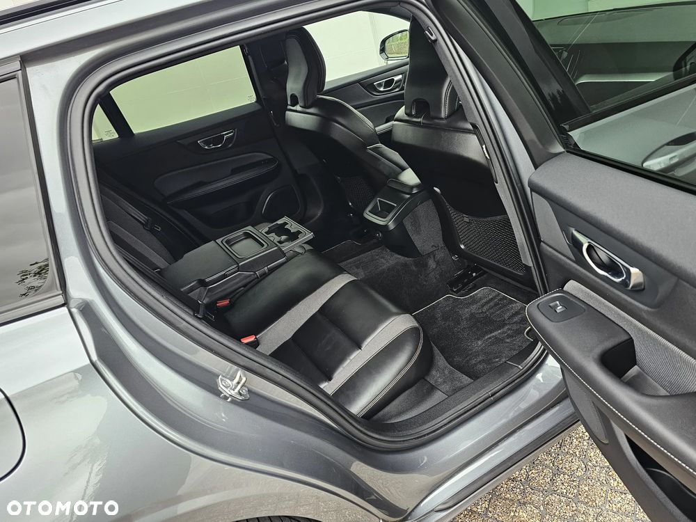 Volvo V60 D3 Geartronic R-Design - 25