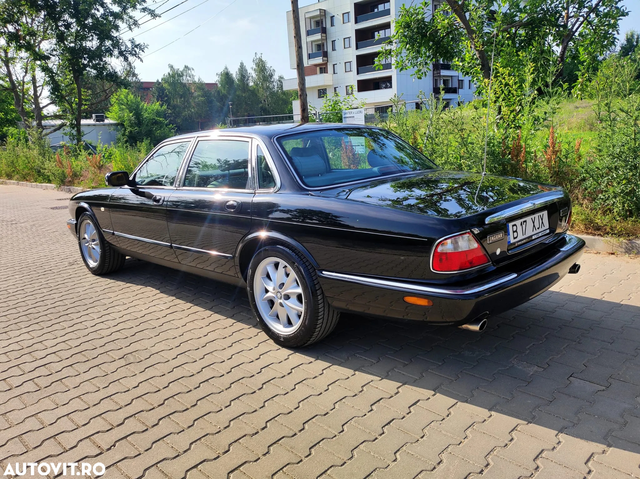 Jaguar XJ - 9