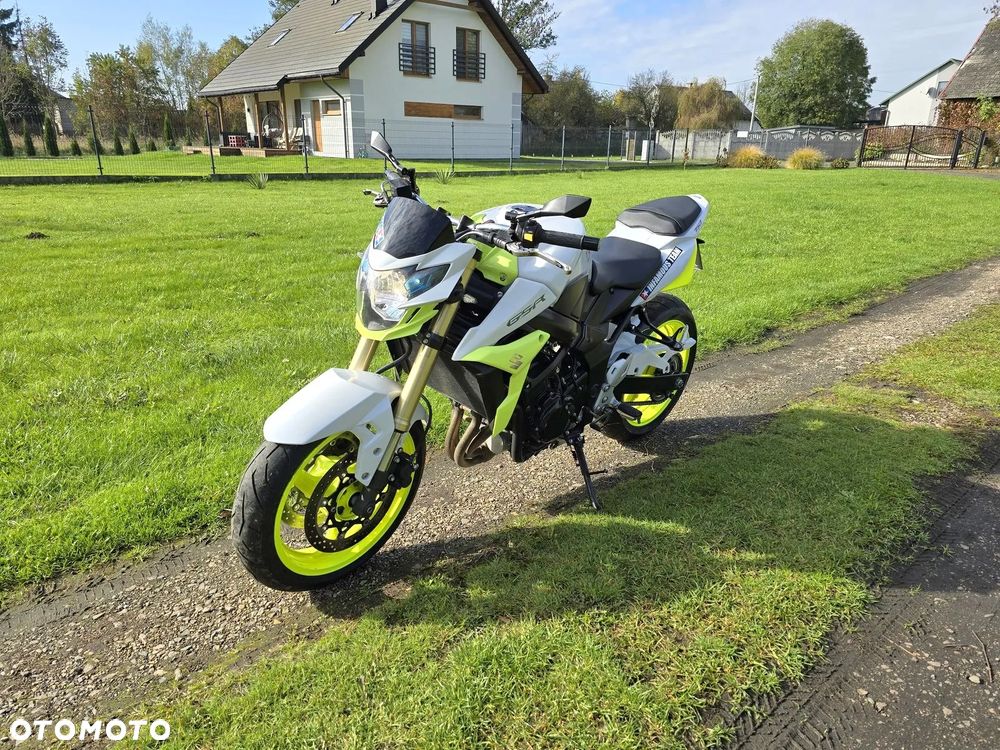 Suzuki GSR - 3