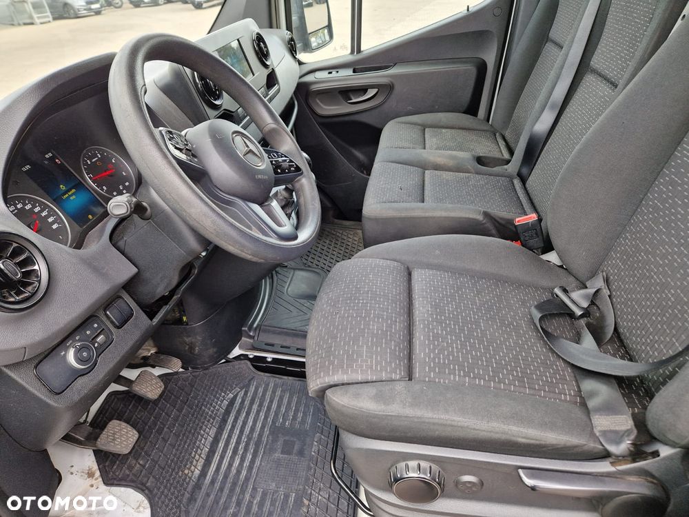 Mercedes-Benz Sprinter 319 Sypialka Led - 9