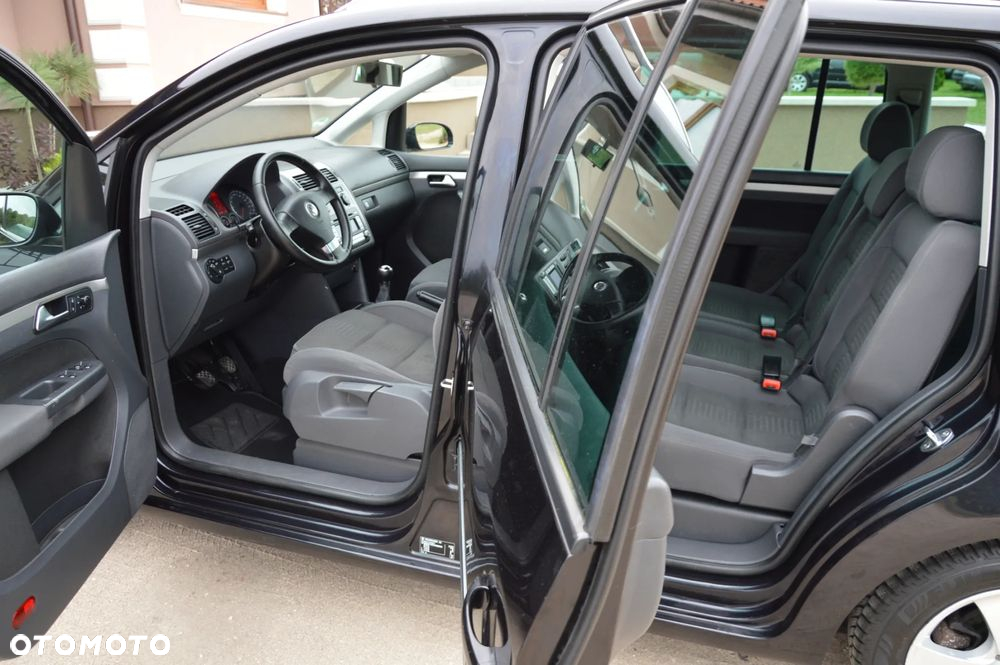 Volkswagen Touran 2.0 TDI Highline - 16