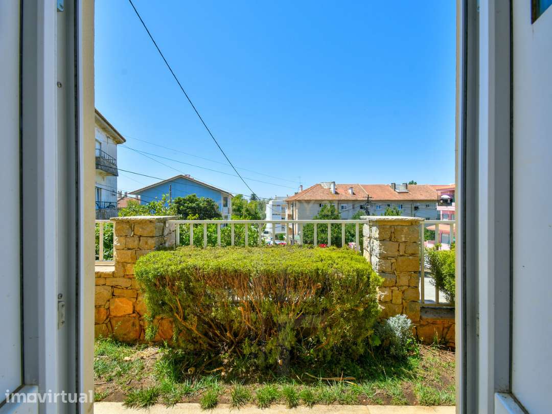 T3+1 Duplex em Moradia Bifamiliar | São Pedro do Estoril - Grande imagem: 4/44