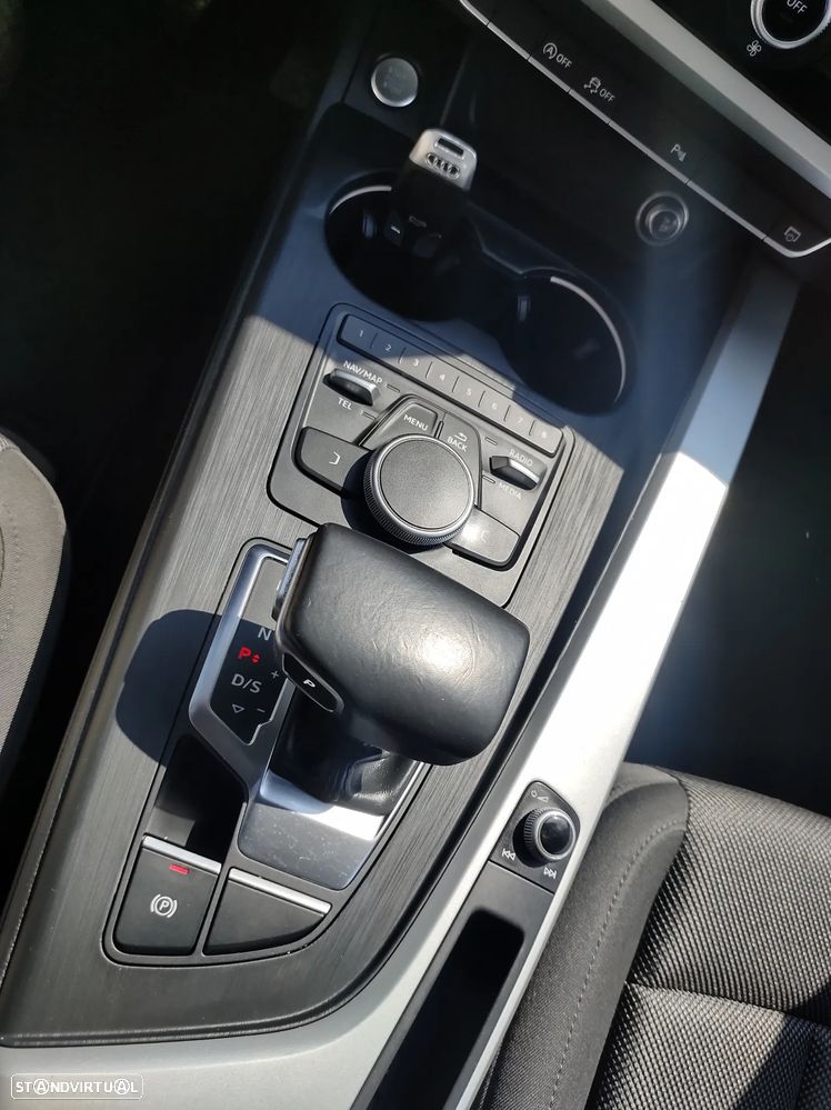Audi A4 2.0 TDI S tronic design - 24