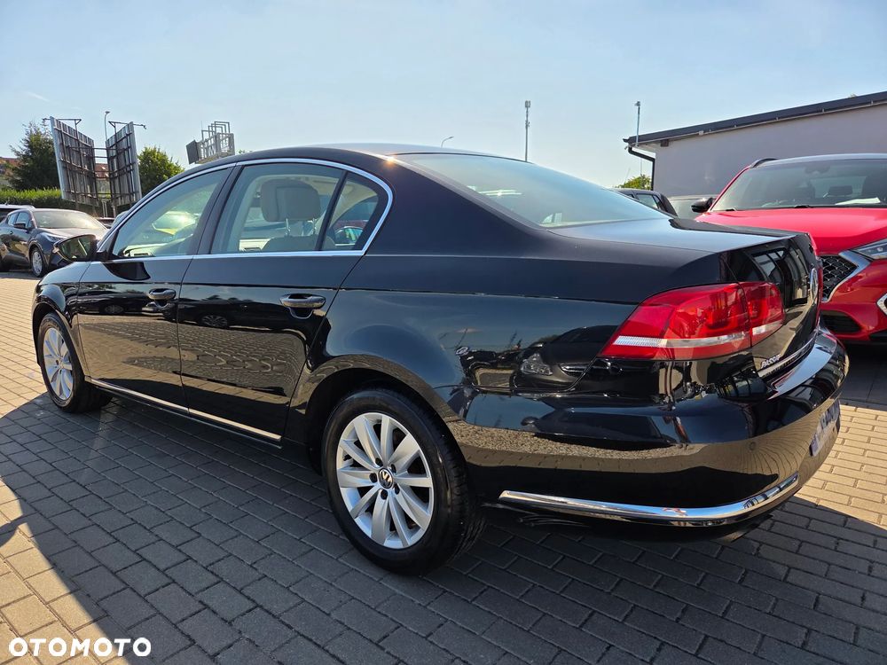 Volkswagen Passat 2.0 TDI 4Motion BlueMotion Technol Business Edition - 4