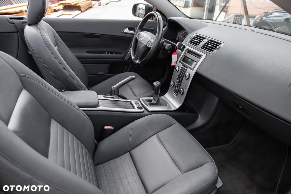 Volvo C70 2.4i Momentum - 23