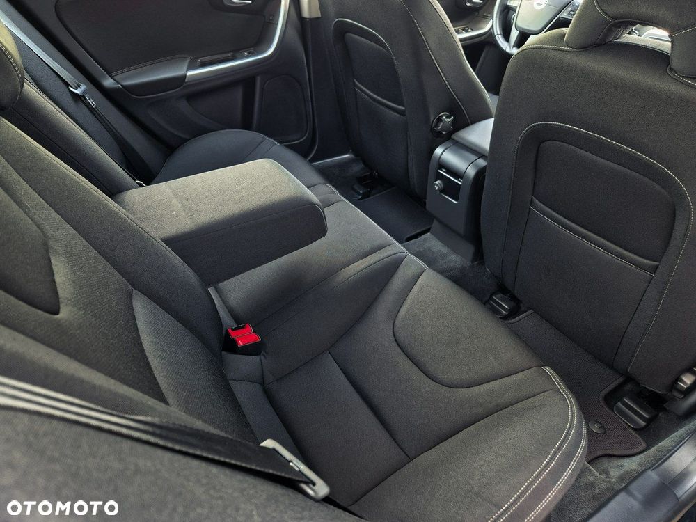 Volvo S60 D3 Momentum - 24