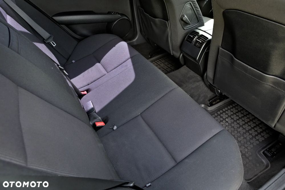 Mercedes-Benz Klasa C 180 CGI Automatik BlueEFFICIENCY - 34