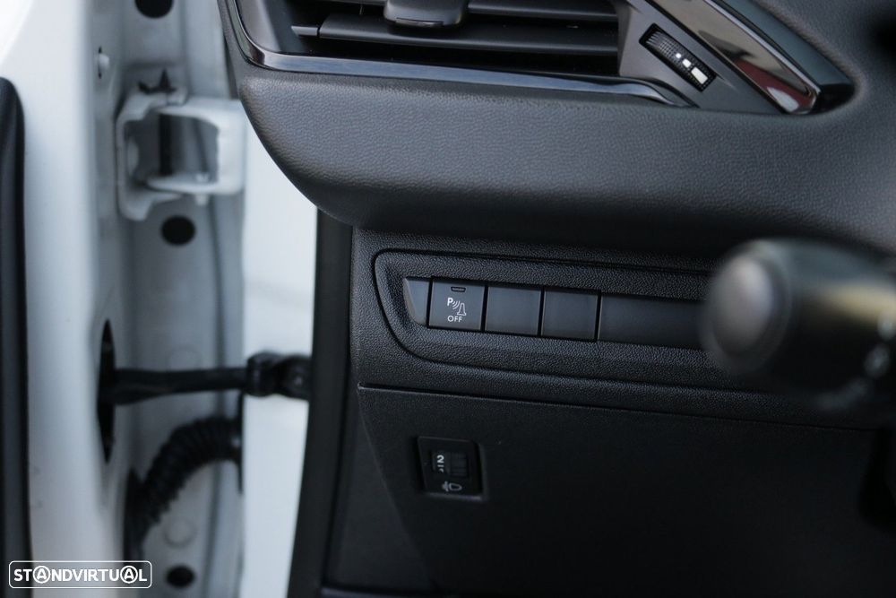 Peugeot 208 Van 1.6 BlueHDI Pack GPS 100cv - 28