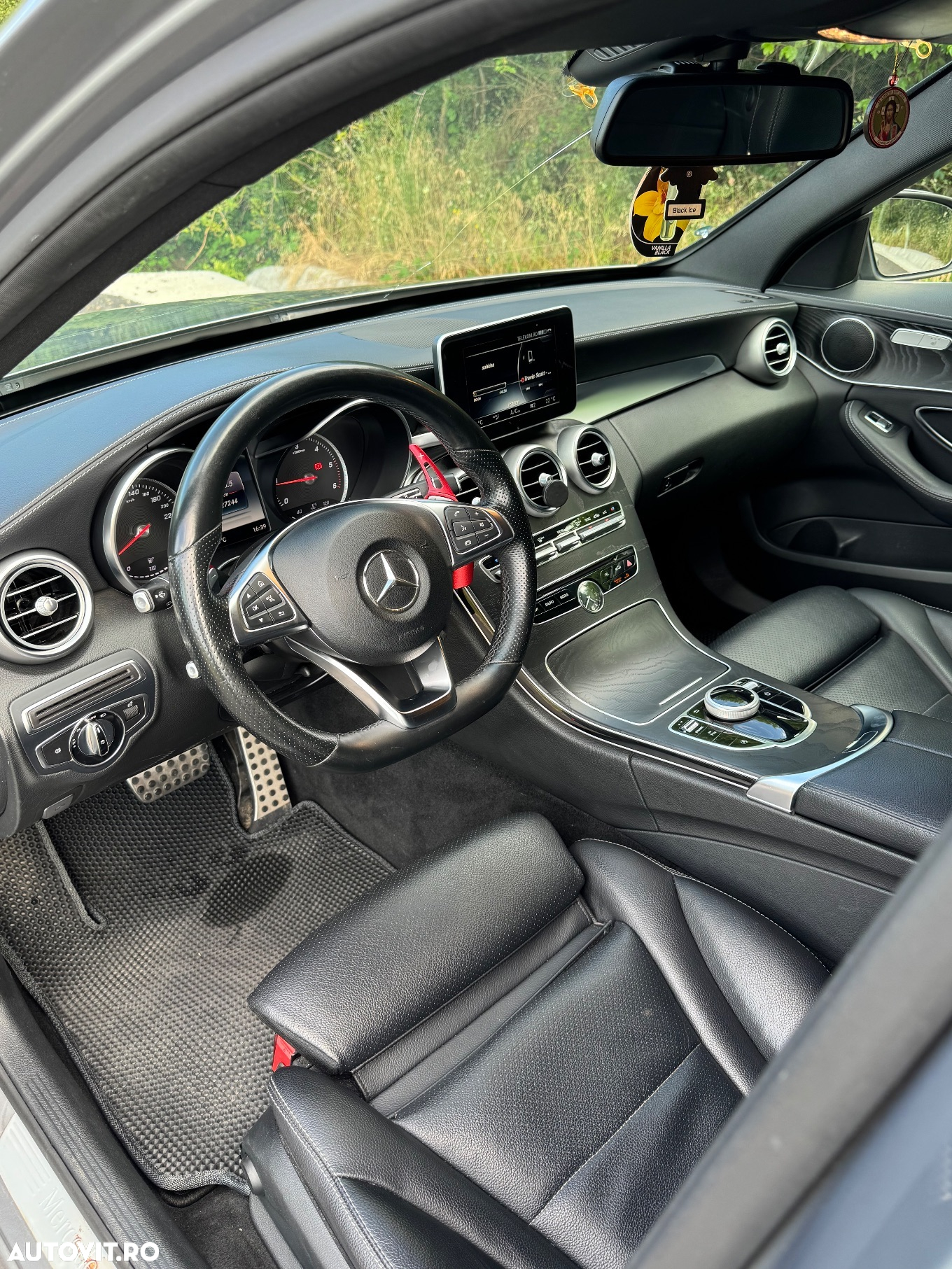 Mercedes-Benz C - 12