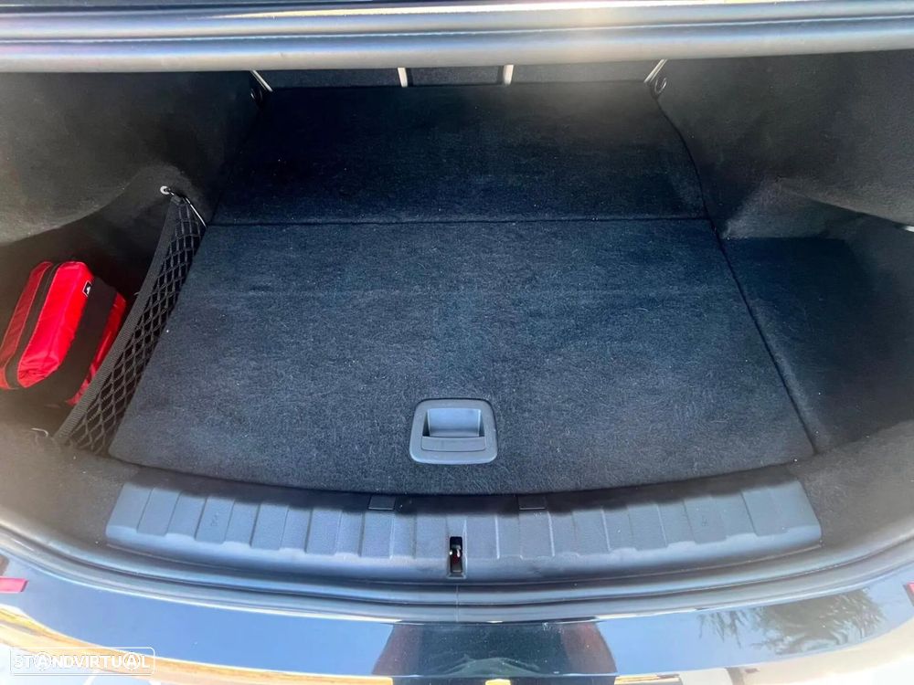 BMW 330 e Pack Desportivo M Auto - 27