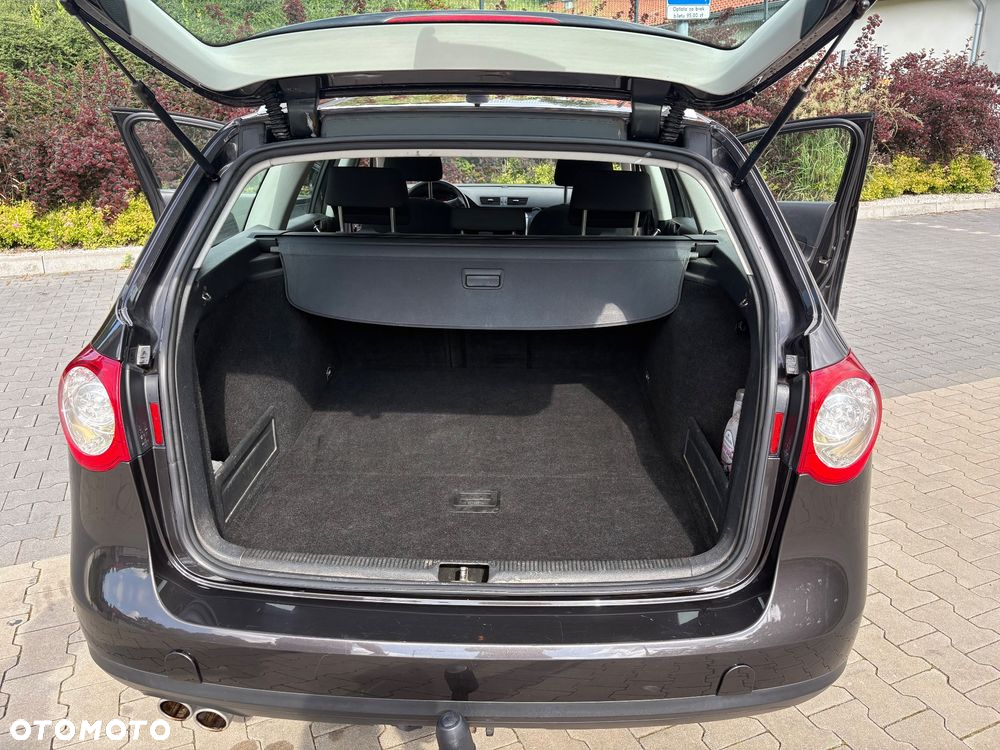 Volkswagen Passat 2.0 TDI Comfortline - 11