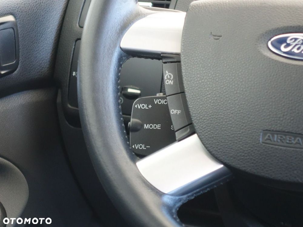 Ford Kuga 2.5 4x4 Titanium - 24