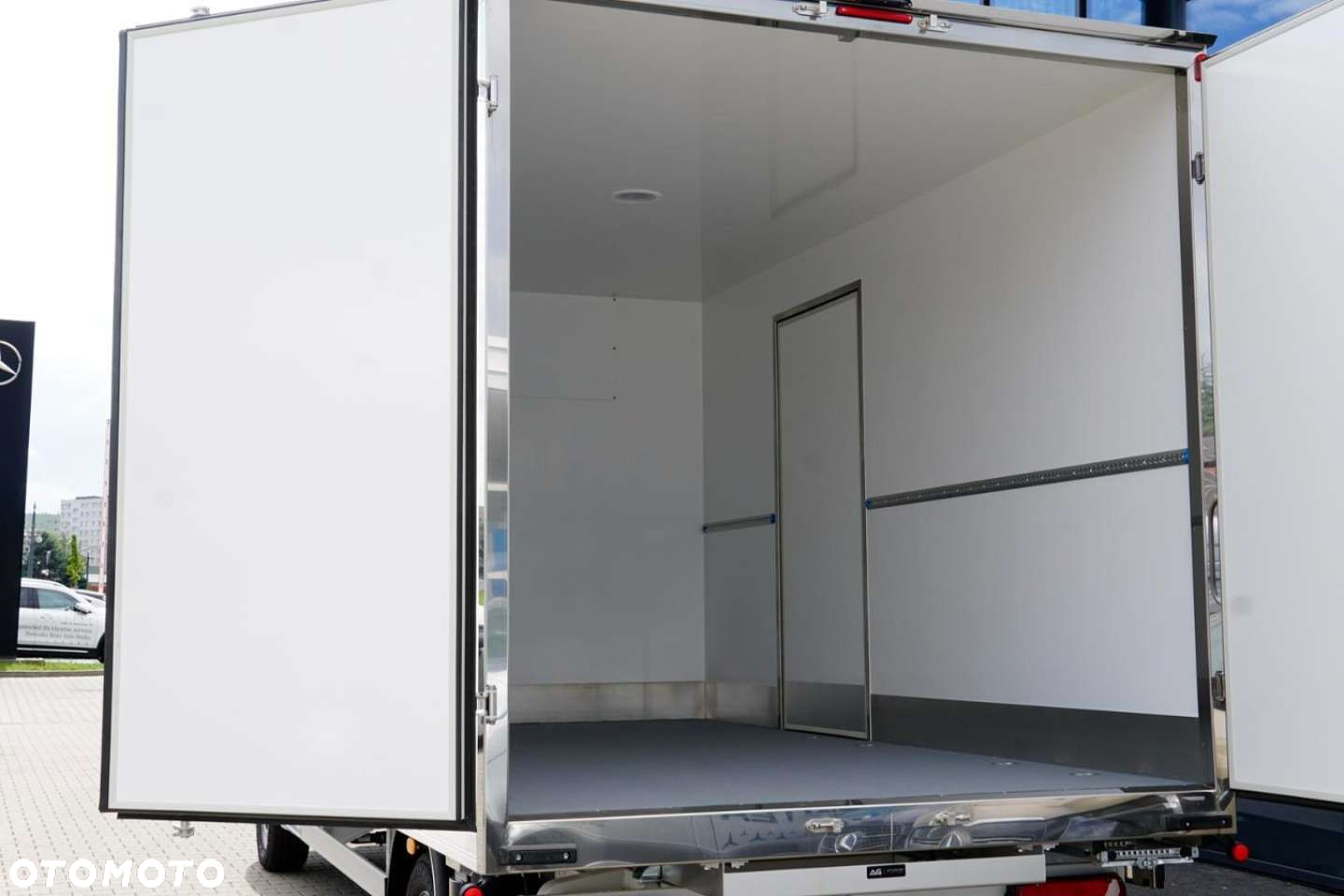 Mercedes-Benz Sprinter - 25