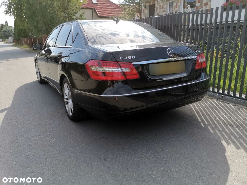 Mercedes-Benz Klasa E 250 CDI BlueEff Avantgarde - 4