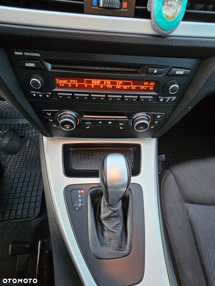 BMW Seria 3 318i - 9