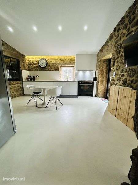 À VENDA - Casa de Pedra Única - Grande imagem: 3/12