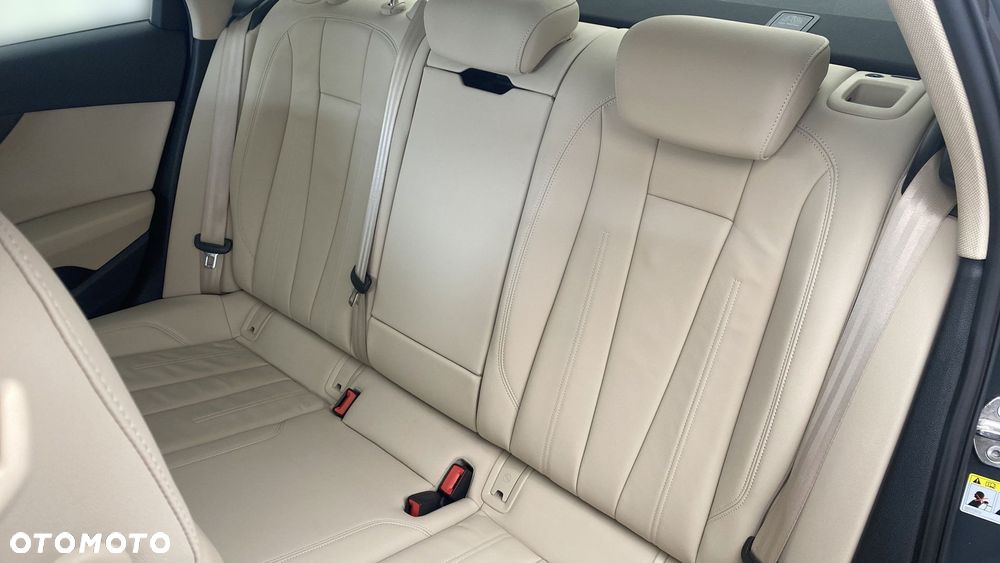 Audi A4 Limousine 35 TFSI mHEV Advanced S tronic - 12
