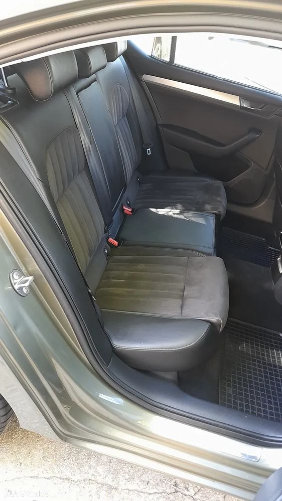 Skoda Superb Combi 2.0 TDI DSG Style - 33