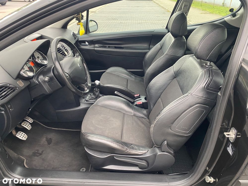 Peugeot 207 - 18