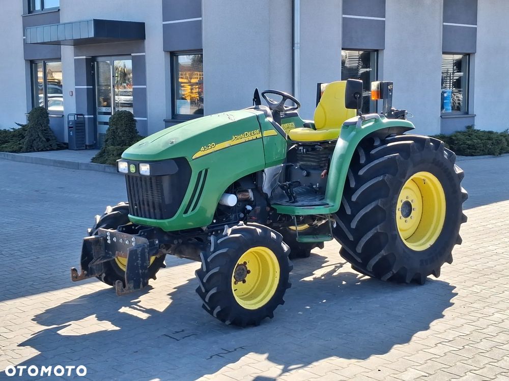 John Deere 4520 - 1