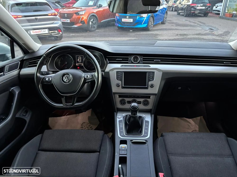 VW Passat 1.6 TDI Confortline - 32