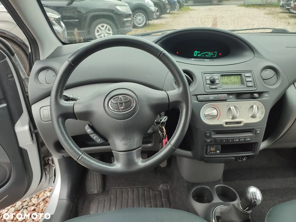 Toyota Yaris 1.3 VVT-i Team - 17