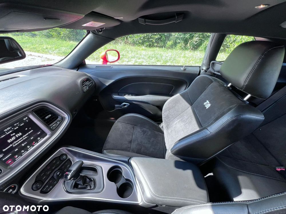 Dodge Challenger - 13