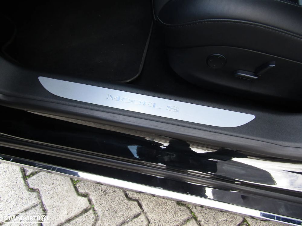 Tesla Model S - 12