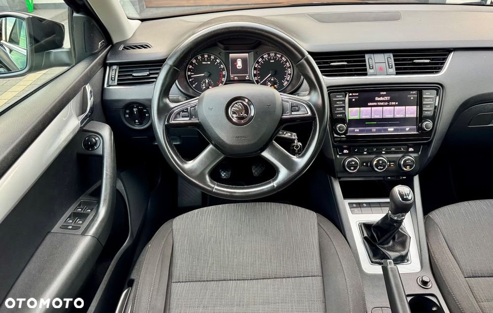 Skoda Octavia Combi 2.0 TDI RS - 15