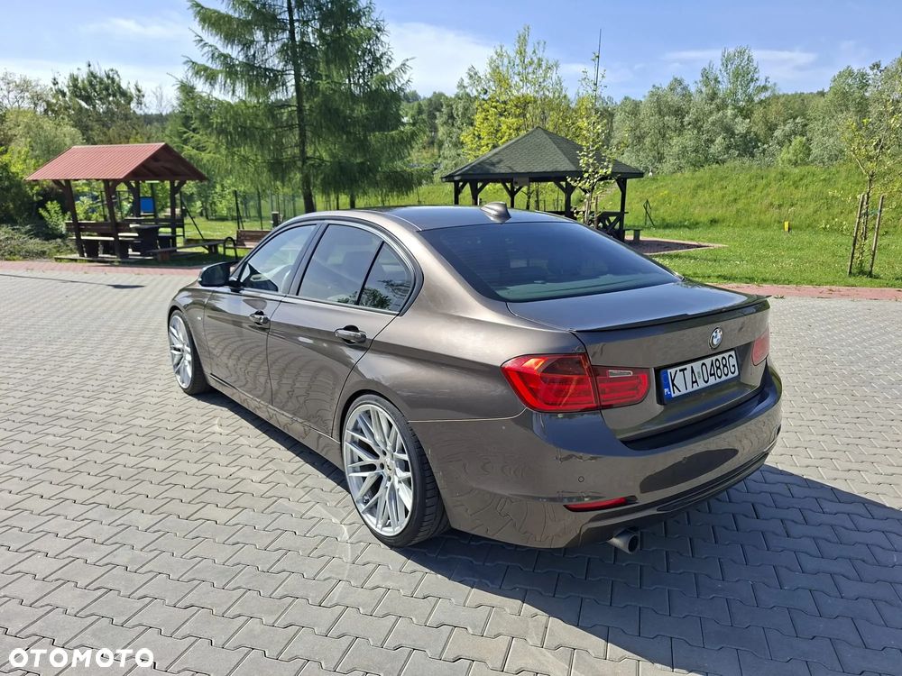 BMW Seria 3 320d - 8