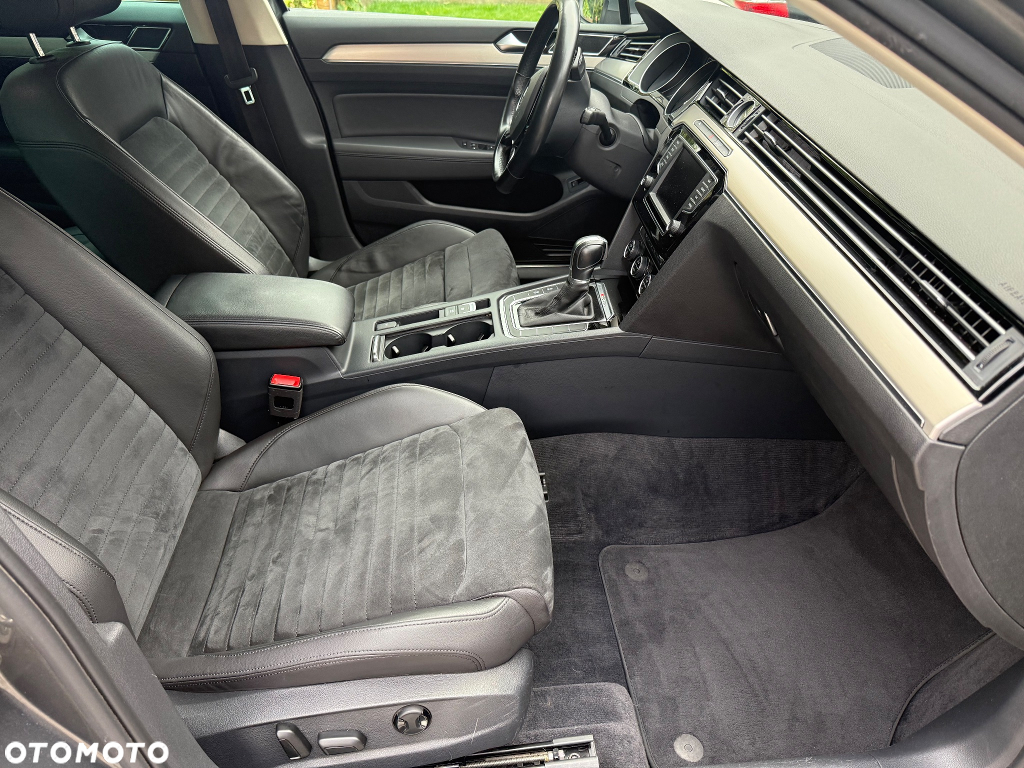 Volkswagen Passat Variant 2.0 TDI SCR 4Motion DSG Highline - 9